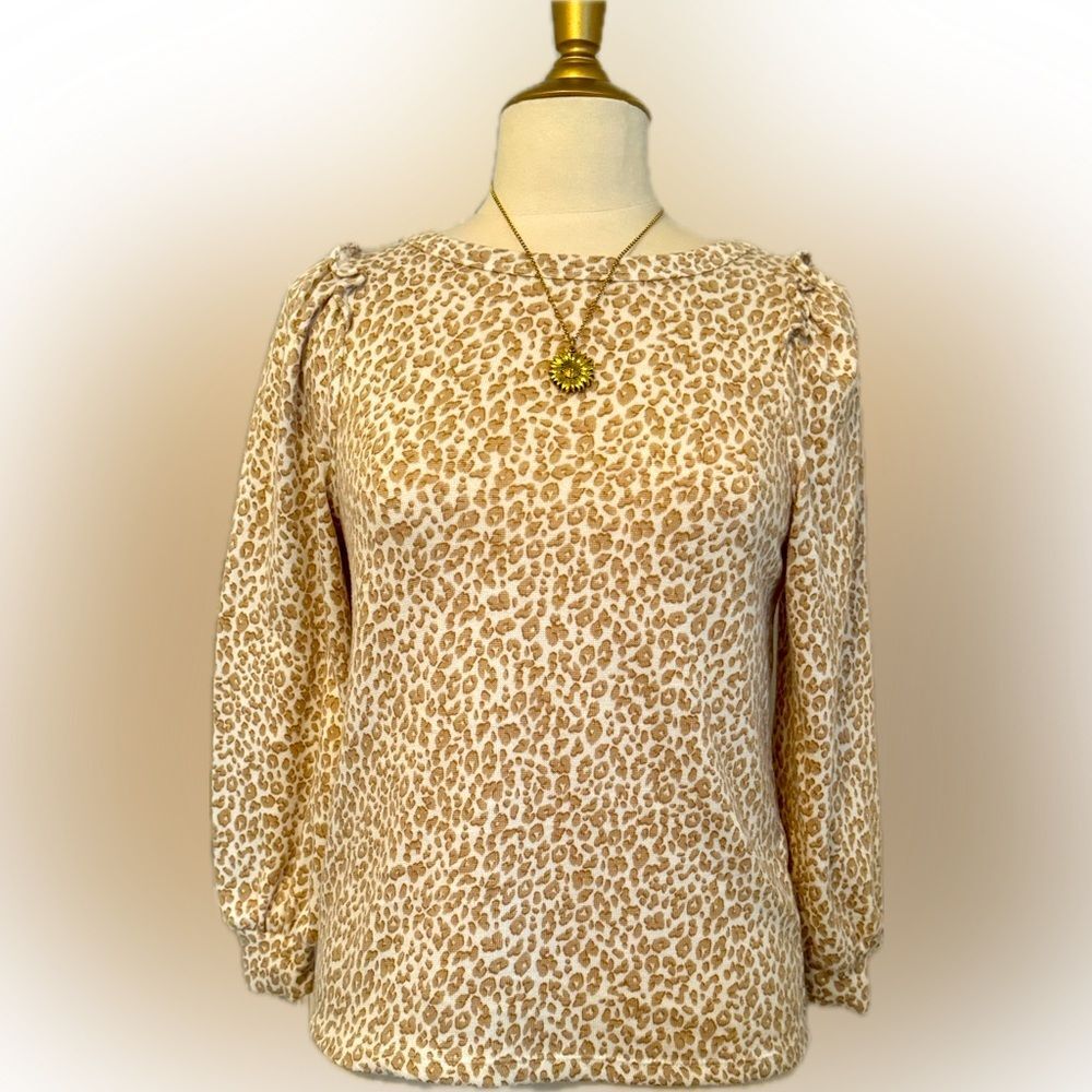 Adorable Banana Republic animal print ruffled top!